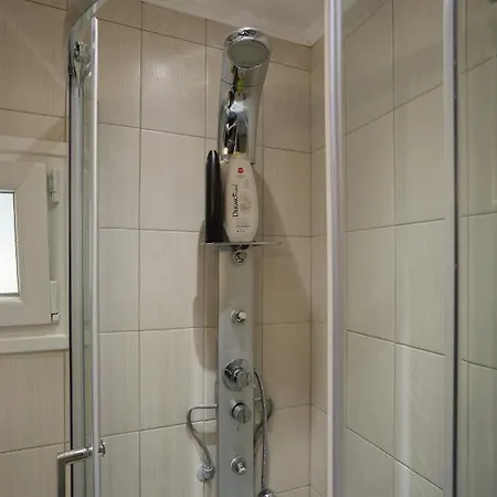 شقة Galerius Arch